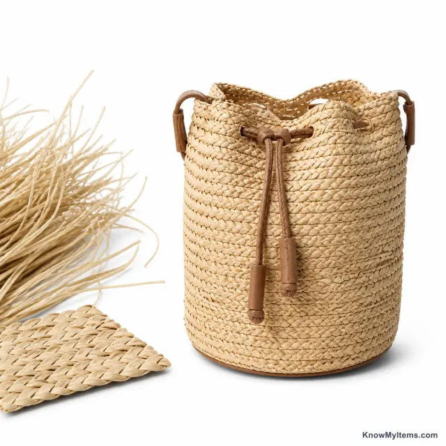 Straw product photograph matching this feature definition