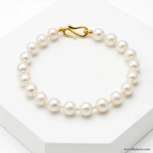 Pearl product photograph matching this feature definition
