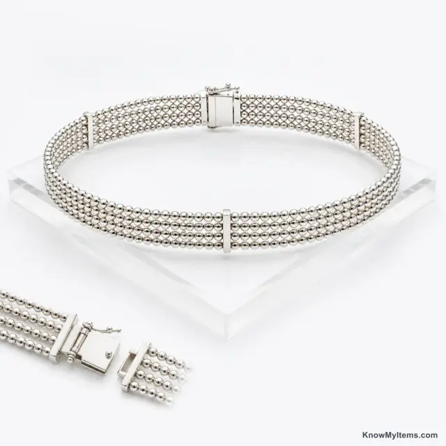 Collar product photograph matching this feature definition